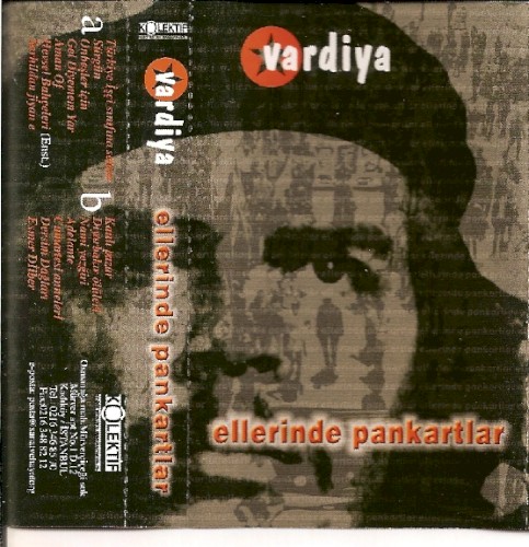 Ellerinde Pankartlar