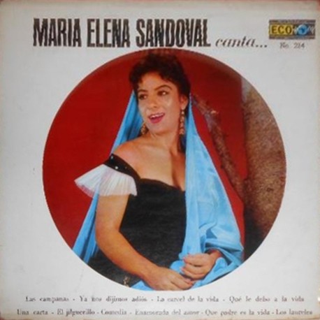 María Elena Sandoval canta
