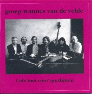 Café met rooi’ gordijnen