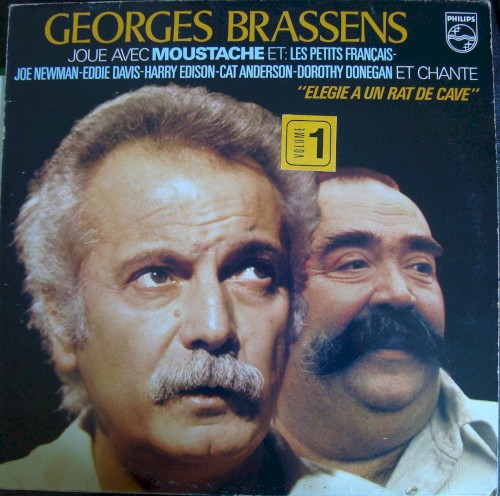 Georges Brassens joue avec Moustache et Les Petits Français