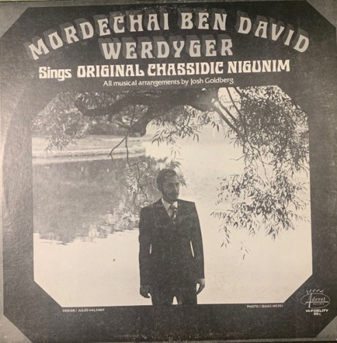 Sings Original Chassidic Nigunim