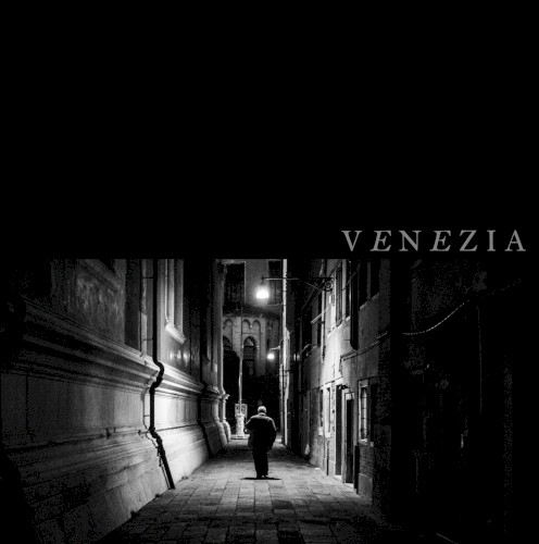 Plays Venezia