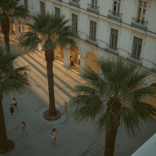 Sunset Sidewalks – Chill Beats & Resort Grooves