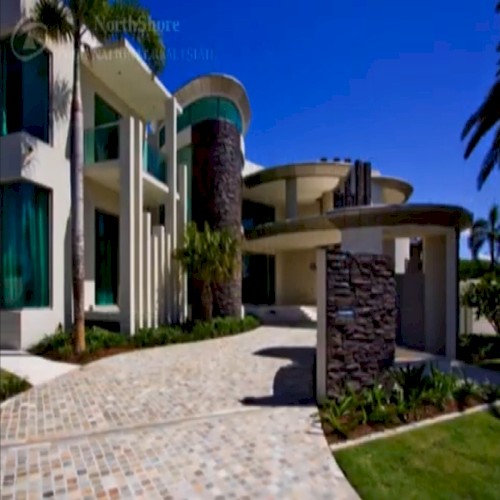 Hope Island Property Guide