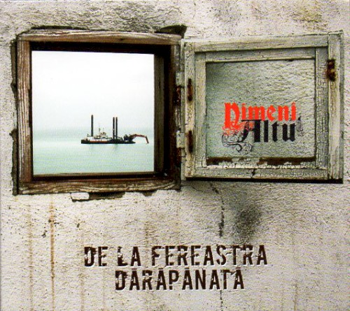 De la fereastra dărăpănată