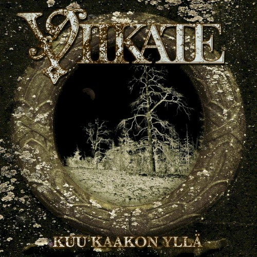 Kuu kaakon yllä